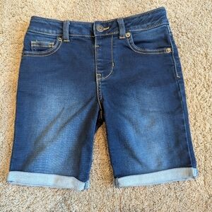 NWOT Girls Cat & Jack Super Stretch Denim Bermuda Cuffed Shorts Size S 6-7